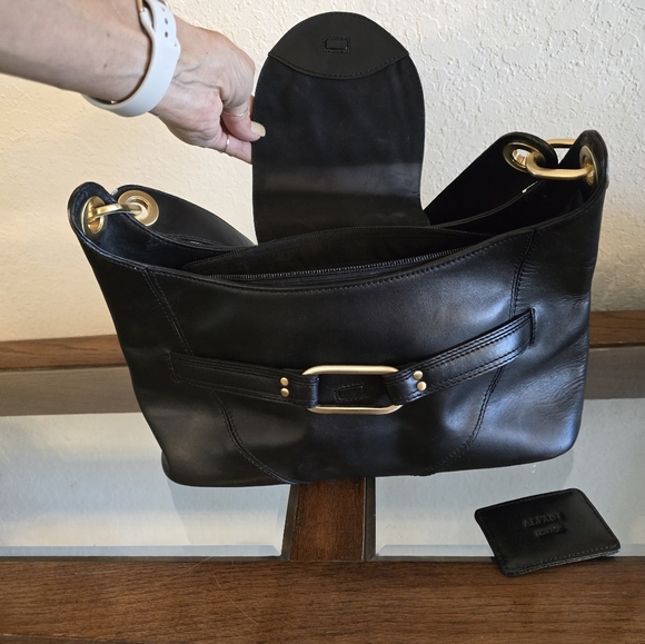 Like new! Talbots medium satchel. - Picture 4 of 8